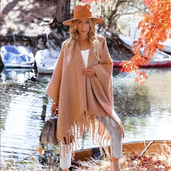 LIYANA SOFT FRINGE PONCHO - Picture 8 of 9